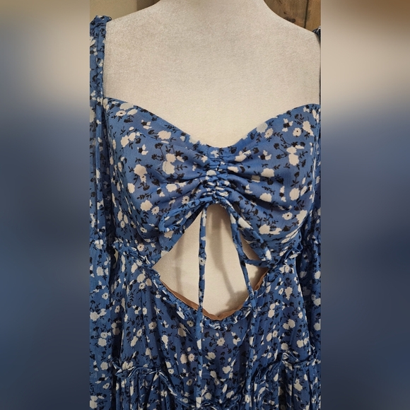 MAJORELLE Ailish Blue Ditsy Floral Mini Dress Flowy Long Sleeves Front Cutout. L - Picture 8 of 15